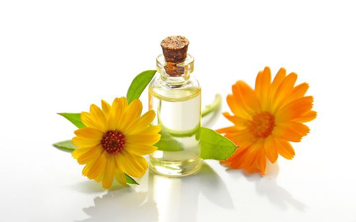 Kremy do twarzy oraz inne nawilżające preparaty poprawiające urodę